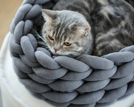 Knitted Cat Nest